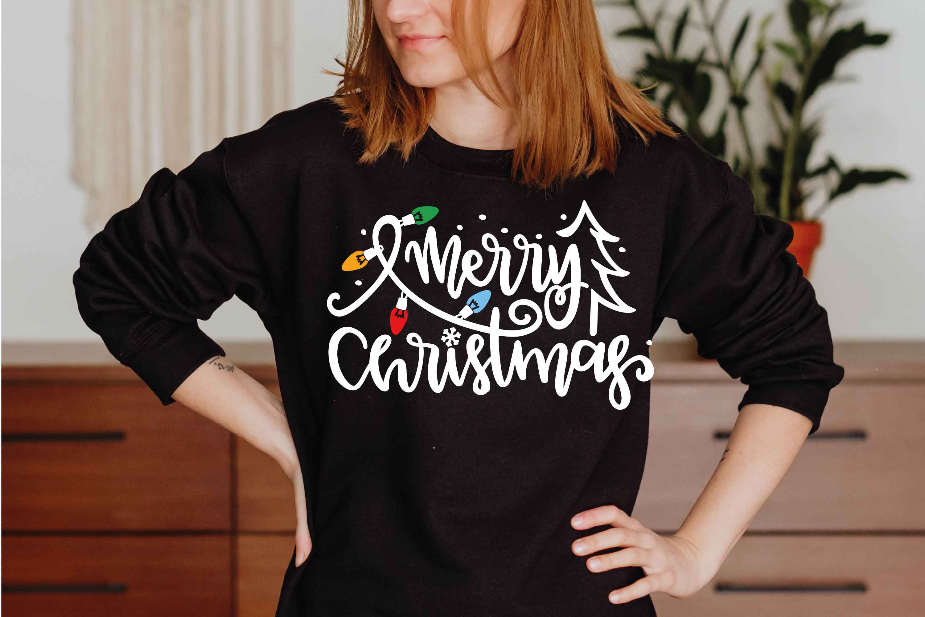 Festive Merry Christmas Light Sweatshirt - Cosy Holiday Sweater for Christmas Cheer